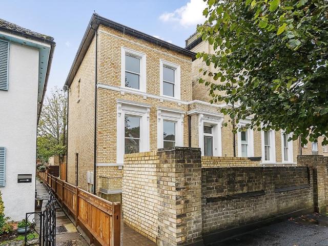 Apartment for rent in Surbiton, Greater London