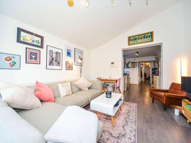 Apartment for rent in Bellenden, Greater London