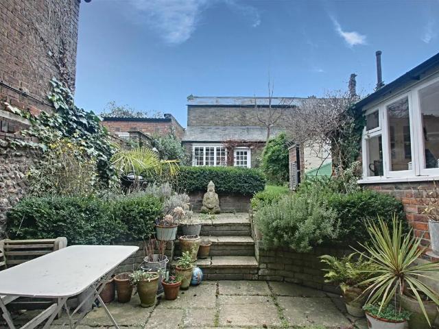 Apartment for rent in Ashlyns Estate, Pouchen End