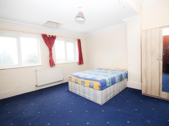 Apartment for rent in Seven Kings, Greater London