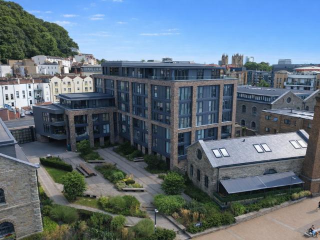 Apartment for rent in Spike Island, Feckenham