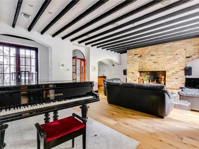 Apartment for rent in Victoria, Greater London