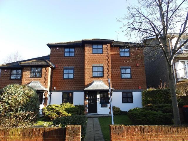 Apartment for rent in Oakhill, Greater London
