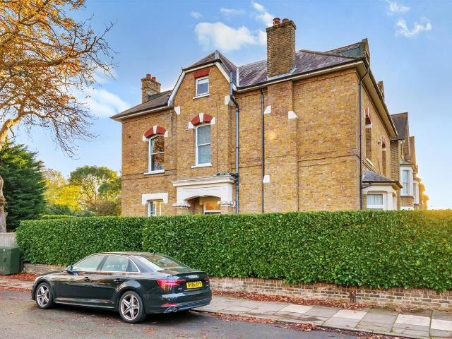 Apartment for rent in Berrylands, Greater London