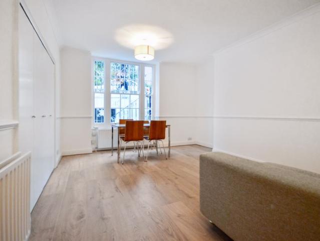 Apartment for rent in Brompton, Greater London