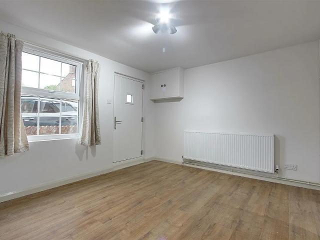 Apartment for rent in Wilstone, Pouchen End
