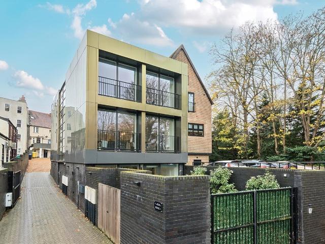 Apartment for rent in Lower Green Esher, Blackhills