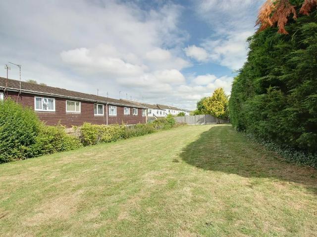 Apartment for rent in Grovehill, Pouchen End