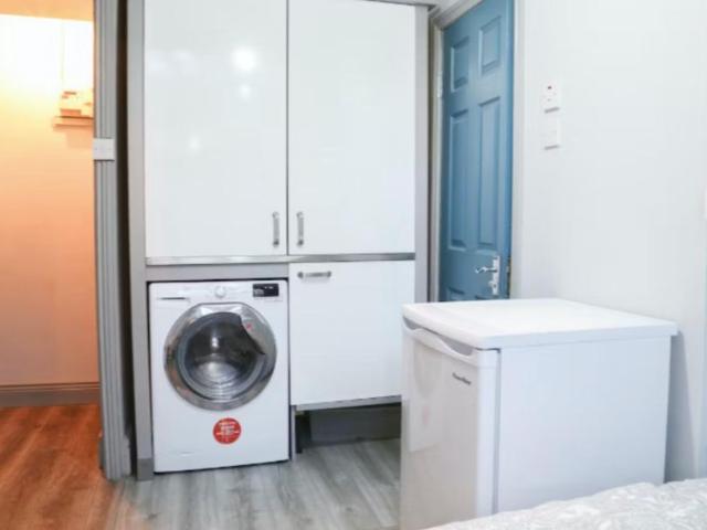 Studio to rent in Bluebell, North Tipperary