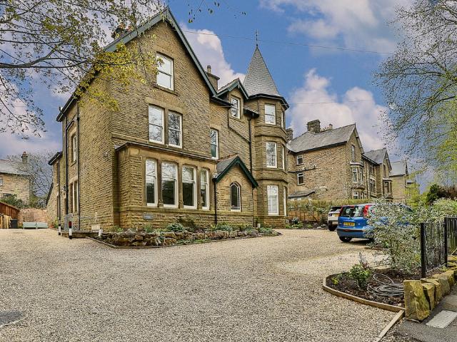 Apartment for rent in Charlesworth, East Midlands