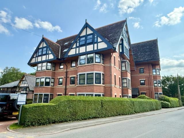 Apartment for rent in Fulshaw Park, Wilmslow