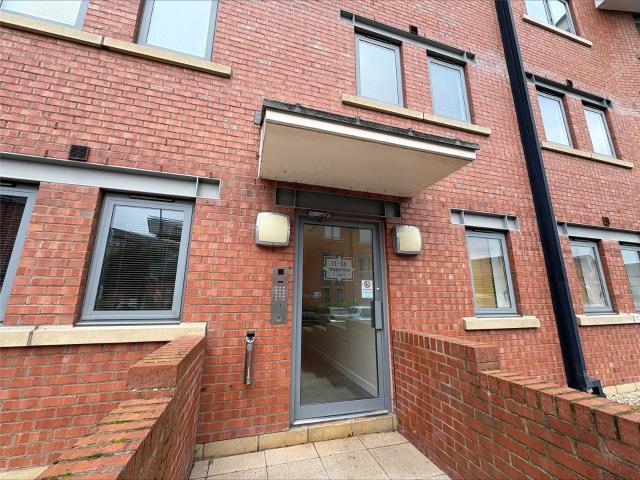 Apartment for rent in Hough Green, Two Mills