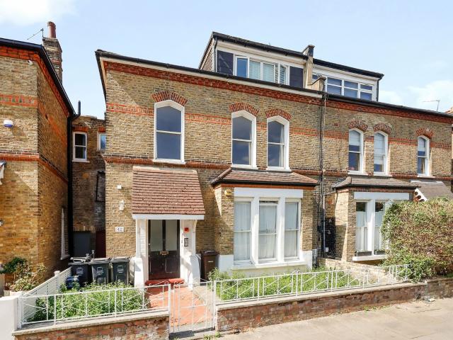 Apartment for rent in Brownswood Park, Stoke Newington