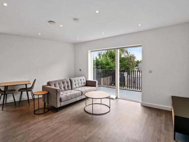 Apartment for rent in London Borough of Croydon, Waddon