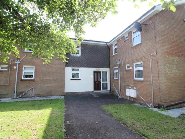 Apartment for rent in Rushpark, Newtownabbey