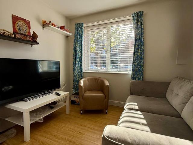 Apartment for rent in Lady Bay, Barton In Fabis