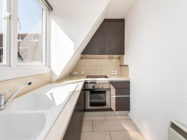 Apartment for rent in London Borough of Ealing, Park Royal