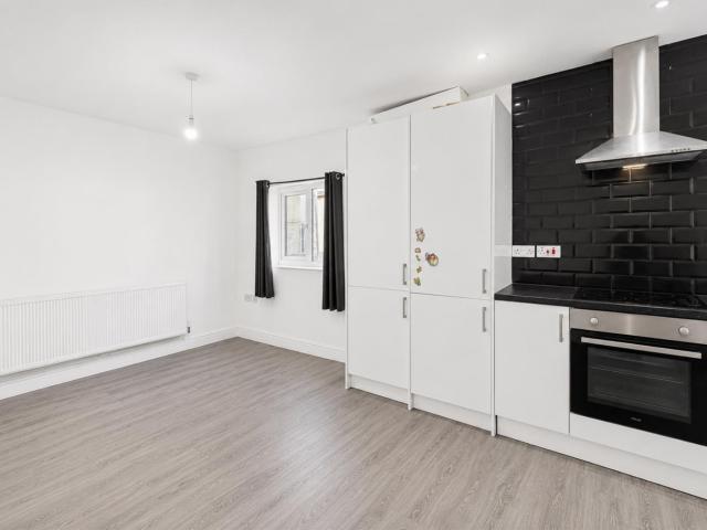 Apartment for rent in Plasnewydd, Falcon Lodge