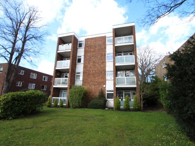 Apartment for rent in Shortlands, Greater London