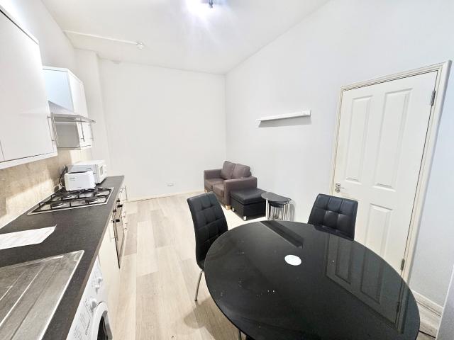 Apartment for rent in Furzedown, Greater London