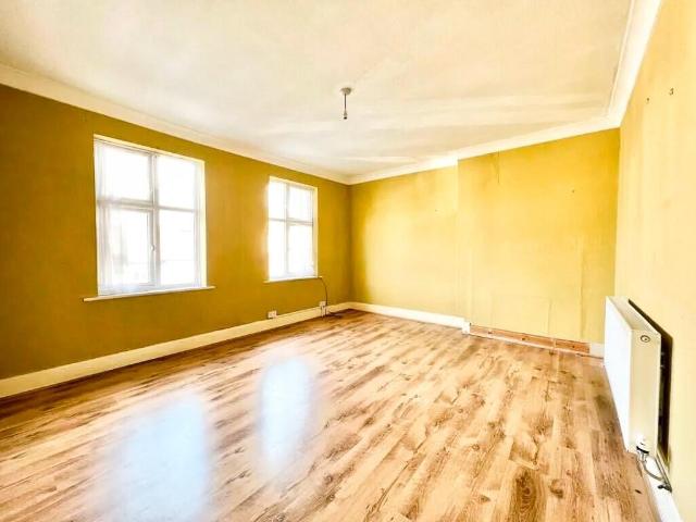 Apartment for rent in Brondesbury, Greater London