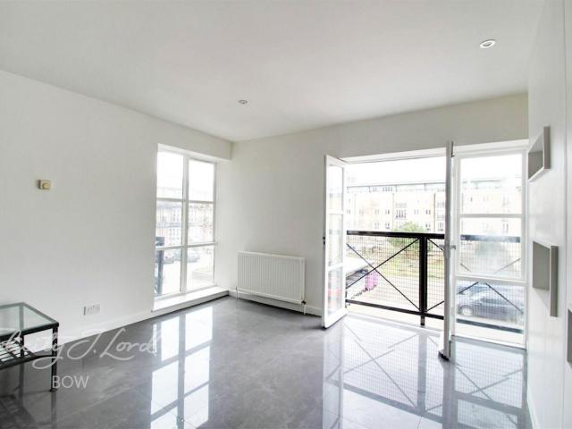 Apartment for rent in Bromley-by-Bow, Poplar Grove