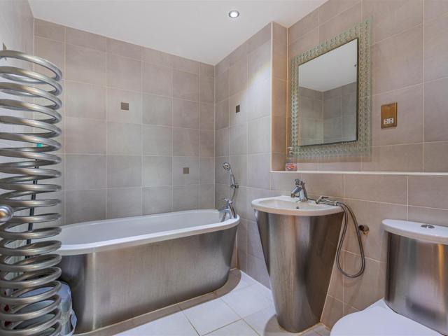 Apartment for rent in Falcon Lodge, Wales