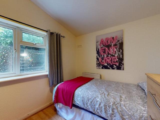 Room for rent in Cricklewood, Greater London