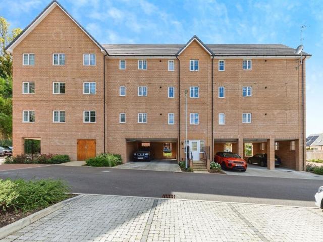 Apartment for rent in Kings Hill, Colliers End