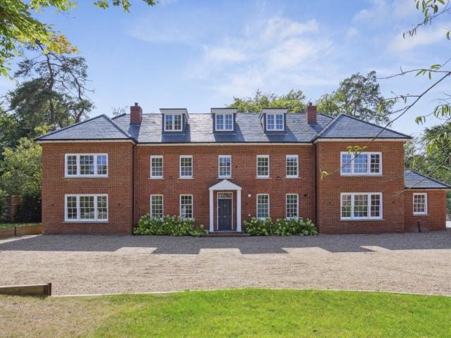 Apartment for rent in Sunninghill and Ascot, South Ascot