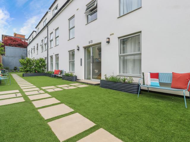 Apartment for rent in Roselands, Eastbourne