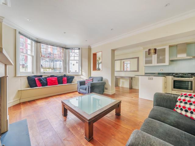 Apartment for rent in West Kensington, Greater London