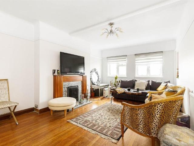 Apartment for rent in Mortlake, Greater London