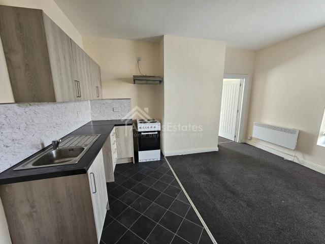 Apartment for rent in Hill Top Estate, Kirklees