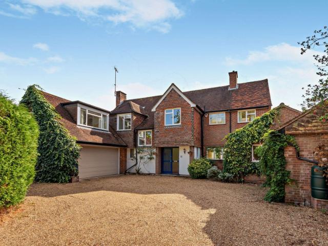Apartment for rent in Holtspur, Knotty Green
