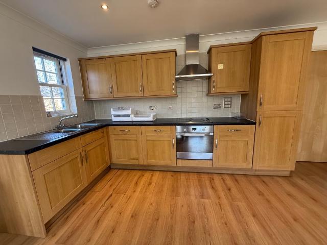 Apartment for rent in Oakwood, Greater London