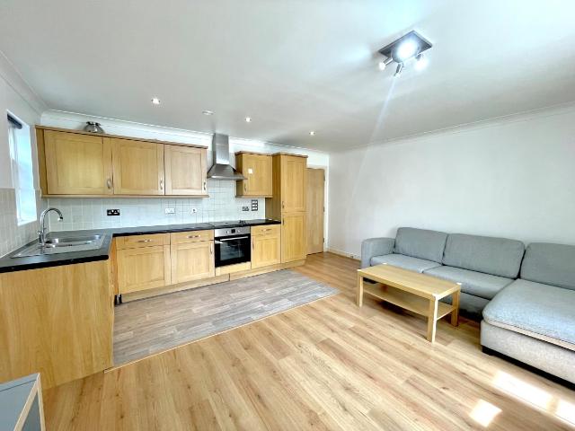 Apartment for rent in Oakwood, Greater London