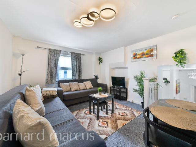 Apartment for rent in Bellenden, Greater London