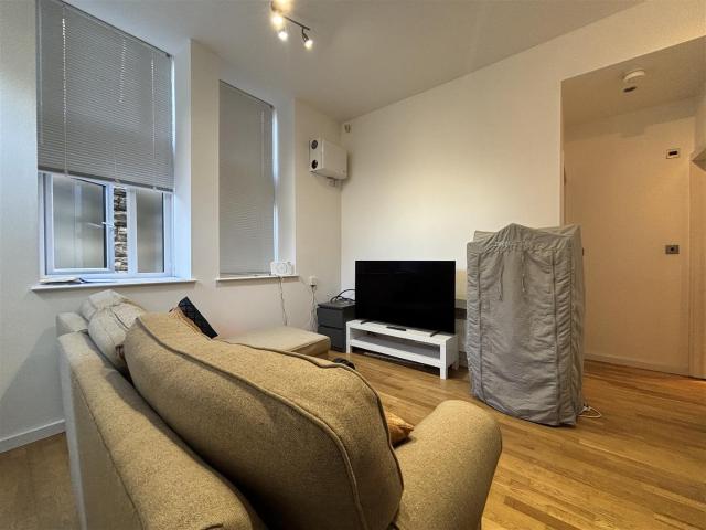Apartment for rent in Tingley, West Yorkshire