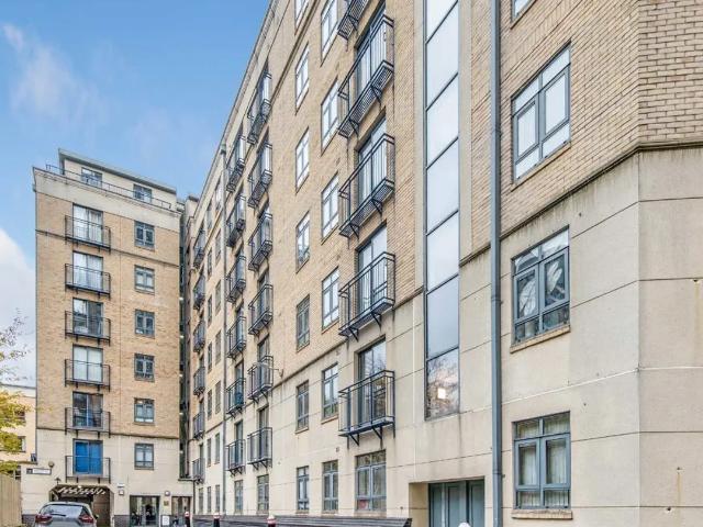 Apartment for rent in Lyons, Greater London