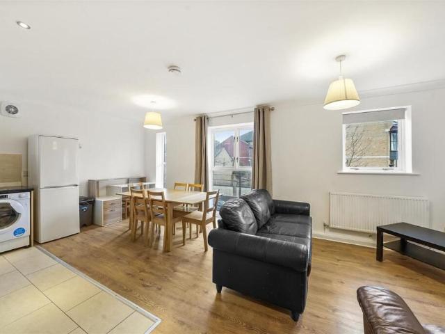 Apartment for rent in Silvertown, Greater London