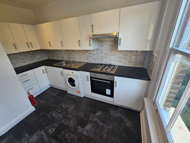 Apartment for rent in Brondesbury Park, Greater London