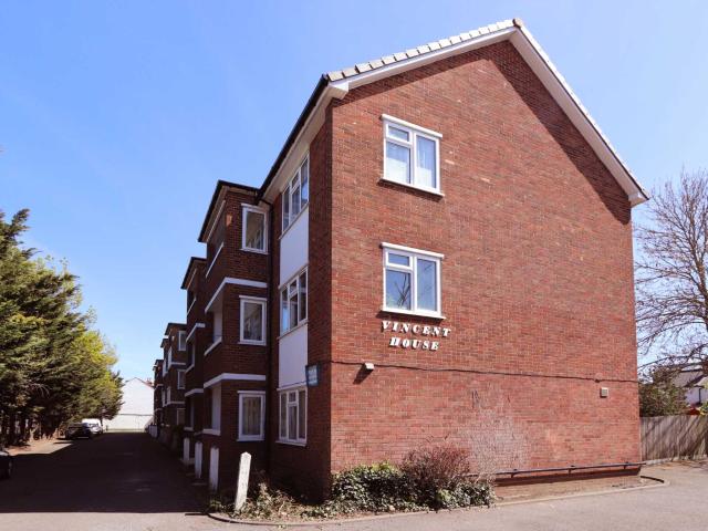 Apartment for rent in Motspur Park, Greater London