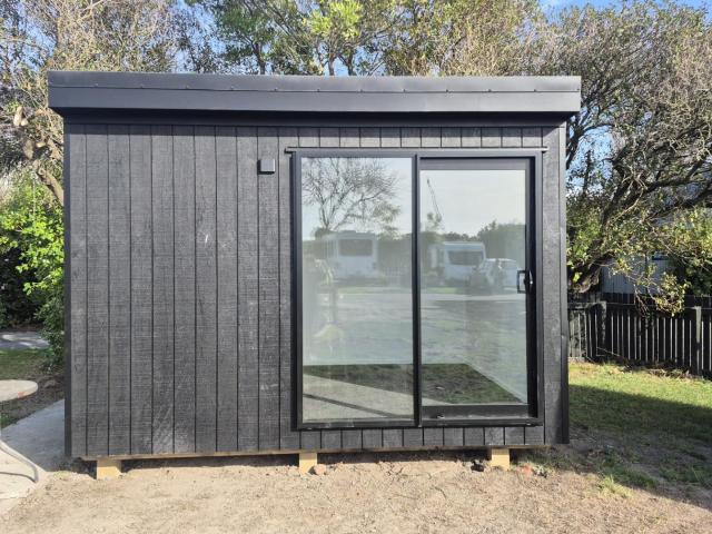 Apartment for rent in Chaslands, Canterbury