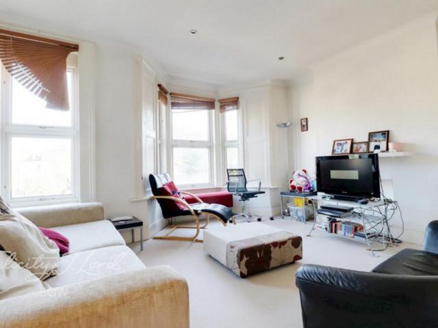 Apartment for rent in Maryland, Greater London