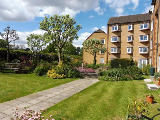 Apartment for rent in Holywell Estate, North Watford