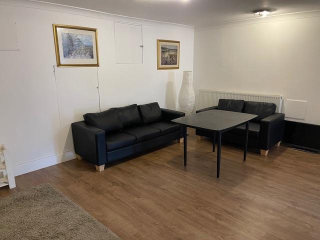 Apartment for rent in Mapesbury, Cat Hill