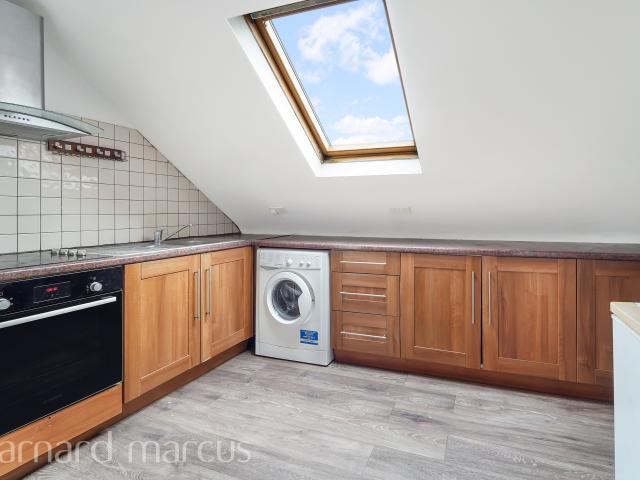 Apartment for rent in Berrylands, Greater London