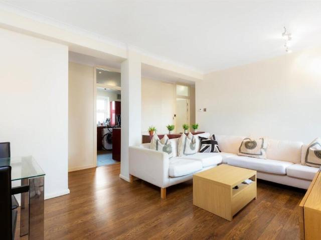 Apartment for rent in Mortlake, Greater London