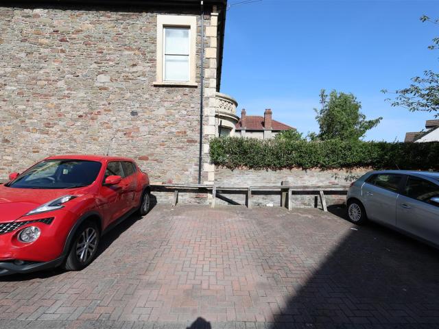Apartment for rent in Kingswood
